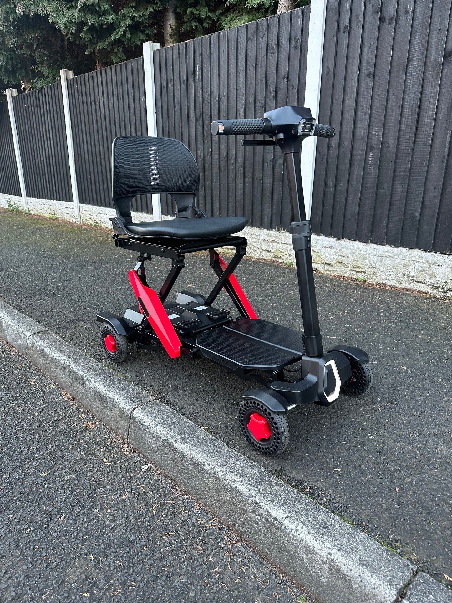 BeeBumble Auto-Folding Mobility Scooter | BeeUnique Mobility