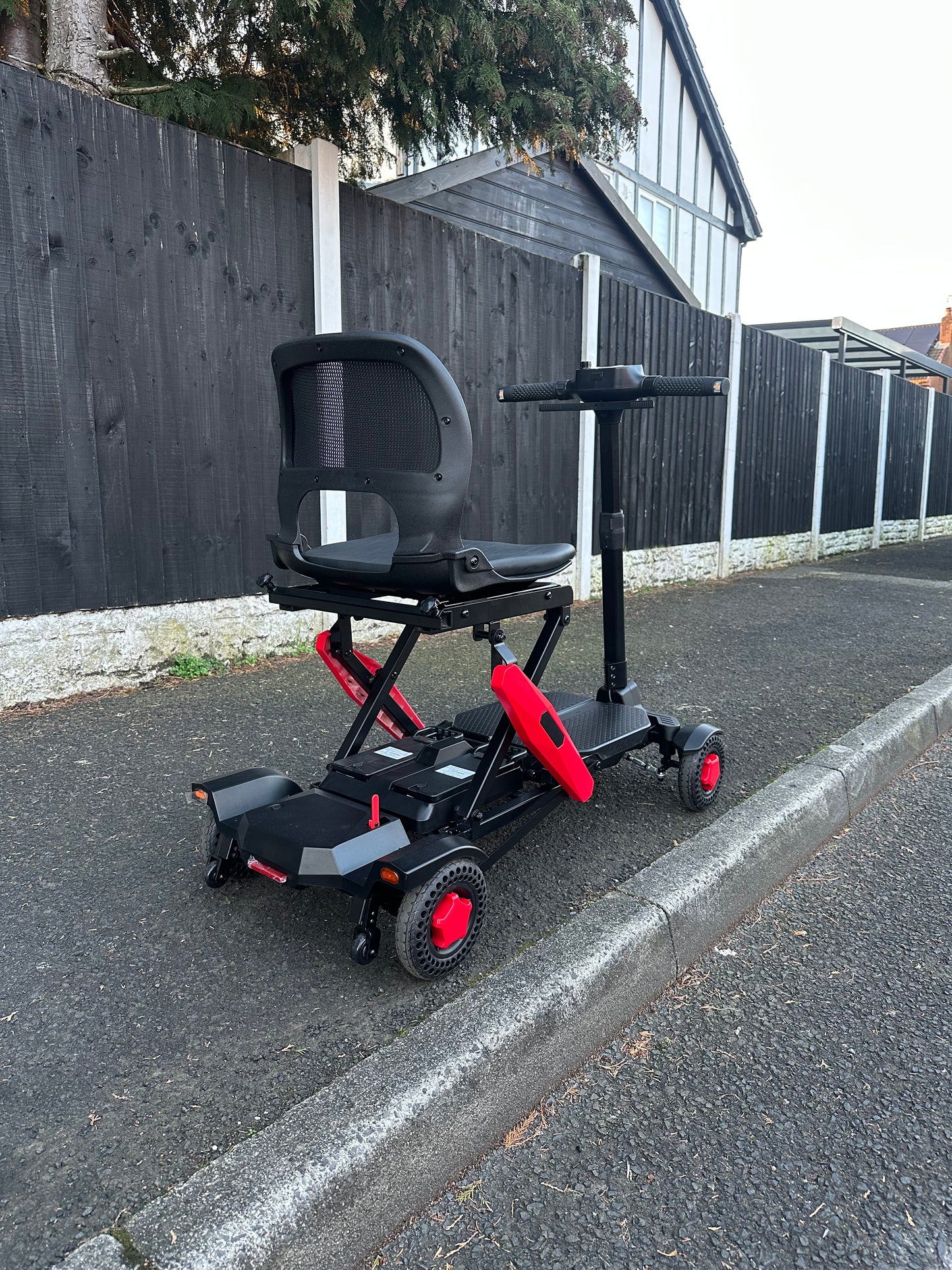 BeeBumble Auto-Folding Mobility Scooter | BeeUnique Mobility