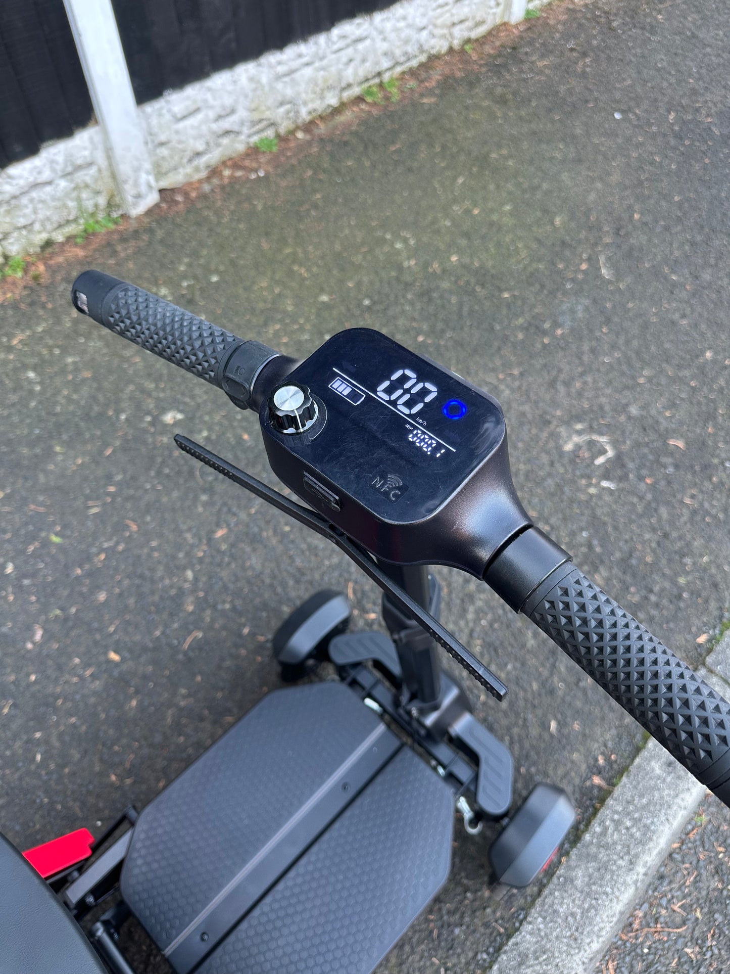 BeeBumble Auto-Folding Mobility Scooter | BeeUnique Mobility