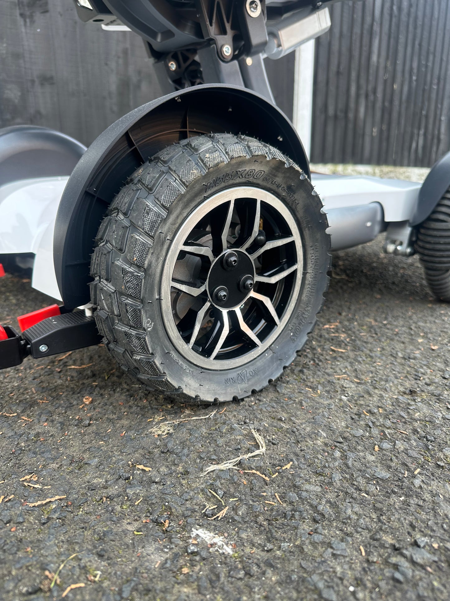 BeeAlien Powerchair — Advanced Electric Wheelchair UK | BeeUnique Mobility