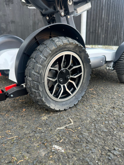 BeeAlien Powerchair — Advanced Electric Wheelchair UK | BeeUnique Mobility