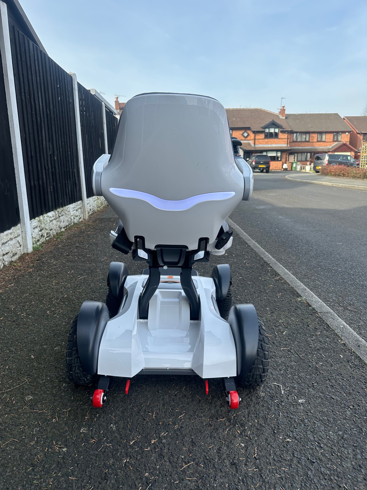 BeeAlien Powerchair — Advanced Electric Wheelchair UK | BeeUnique Mobility