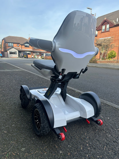 BeeAlien Powerchair — Advanced Electric Wheelchair UK | BeeUnique Mobility