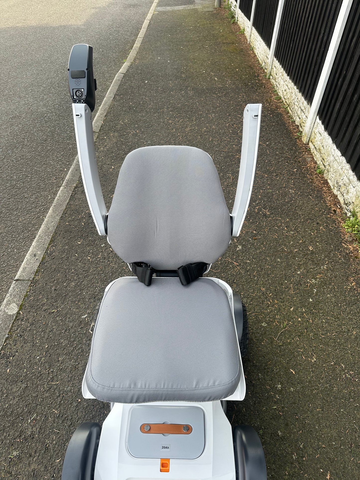 BeeAlien Powerchair — Advanced Electric Wheelchair UK | BeeUnique Mobility